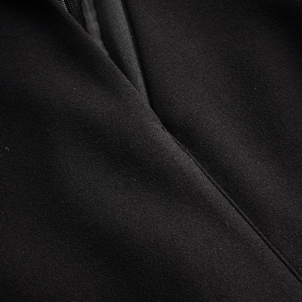 Marina | Vestido negro refinado con cinturón y cuello mandarín