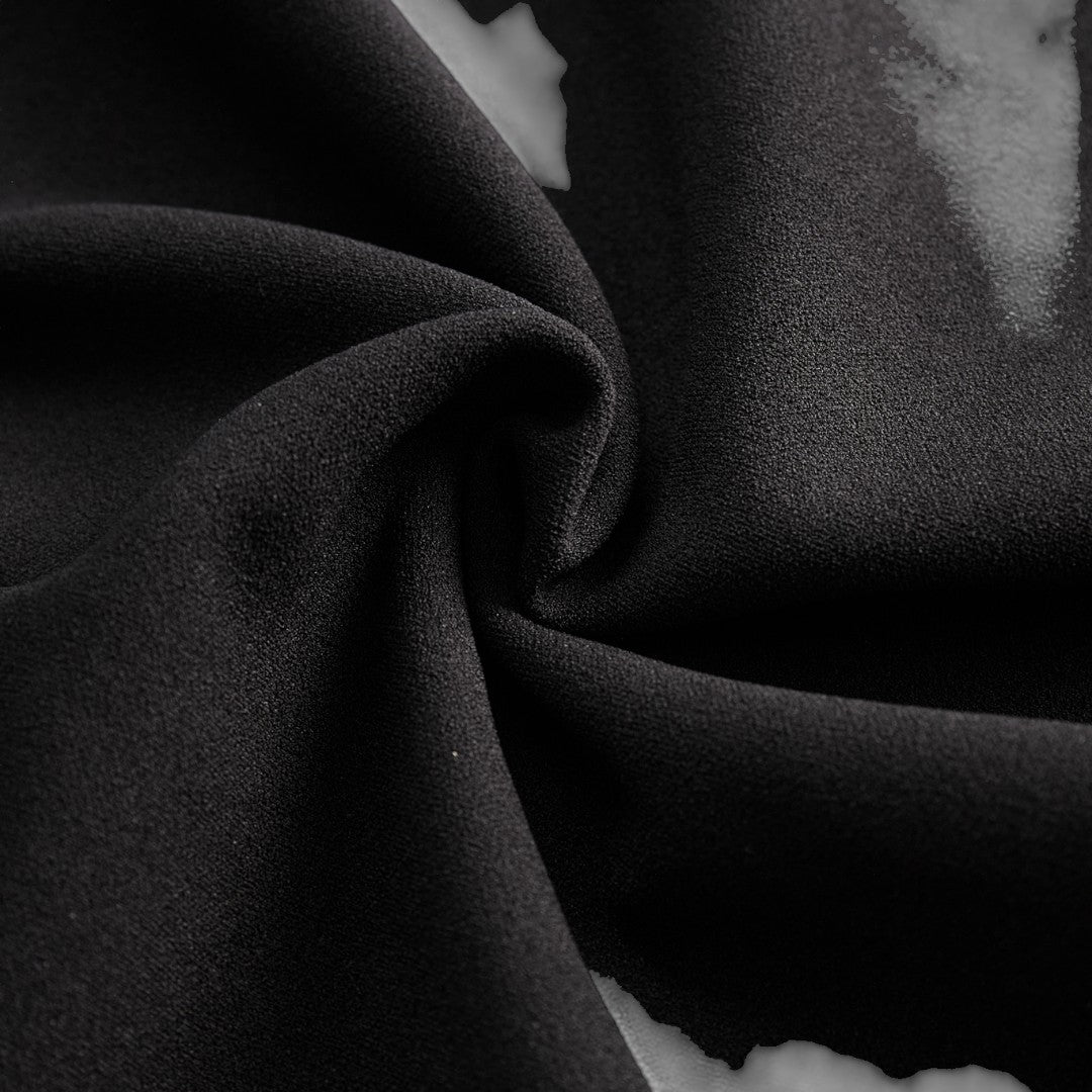 Marina | Vestido negro refinado con cinturón y cuello mandarín