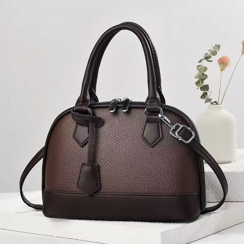 Bolso minimalista de cuero moderno