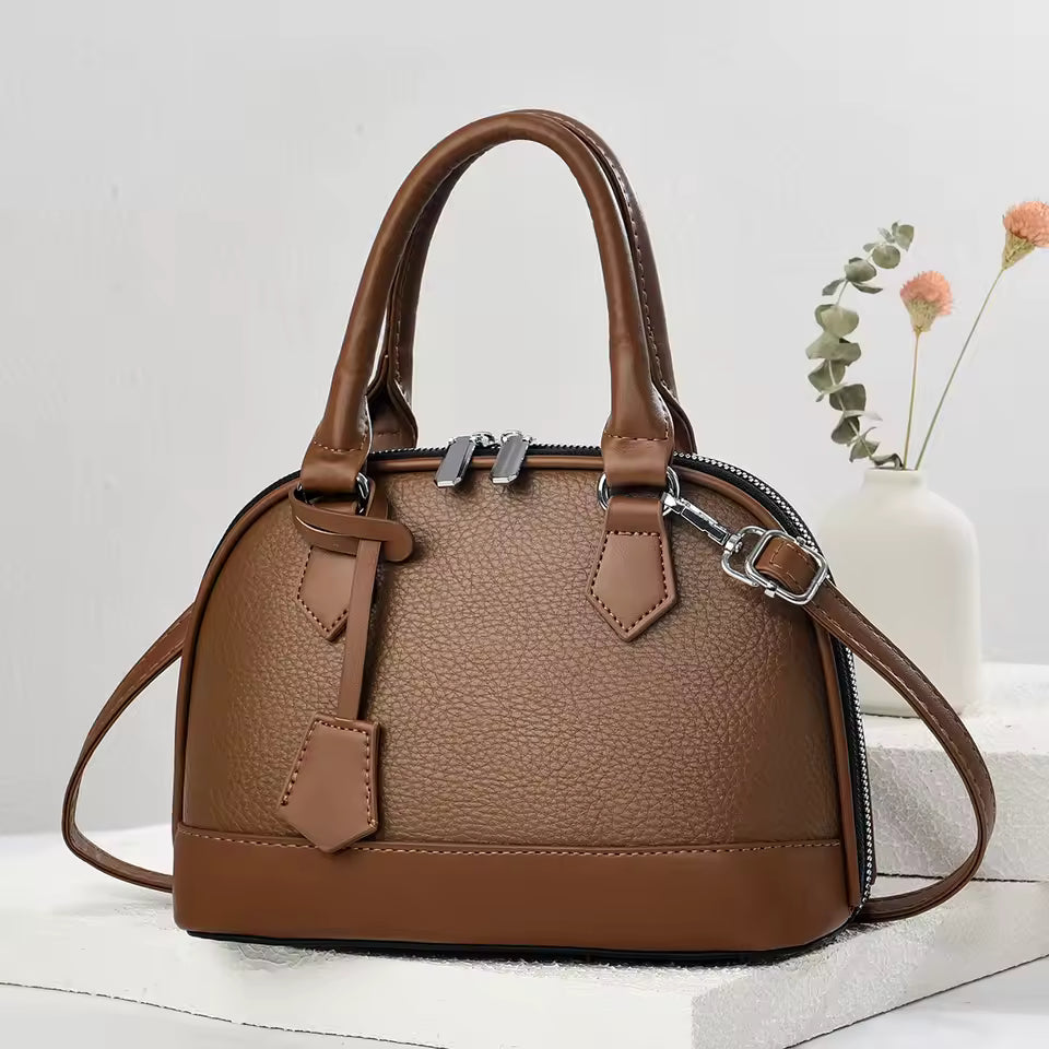 Bolso minimalista de cuero moderno