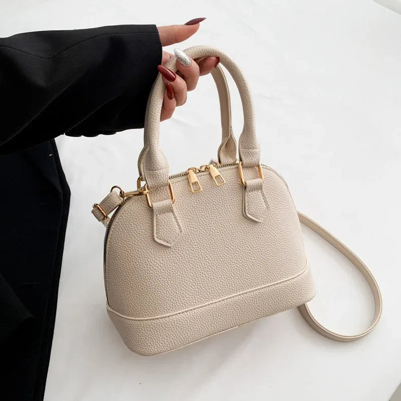 Bolso minimalista de cuero moderno