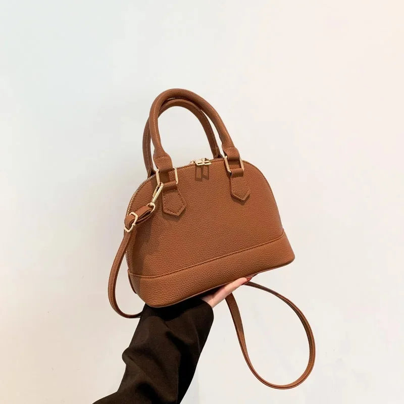 Bolso minimalista de cuero moderno